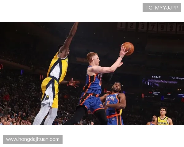 史密斯巧妙高抛传球 艾顿空接暴扣点燃全场激情