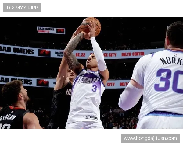 乔治表现出色半场7投4中三分球命中3个贡献13分3篮板2助攻