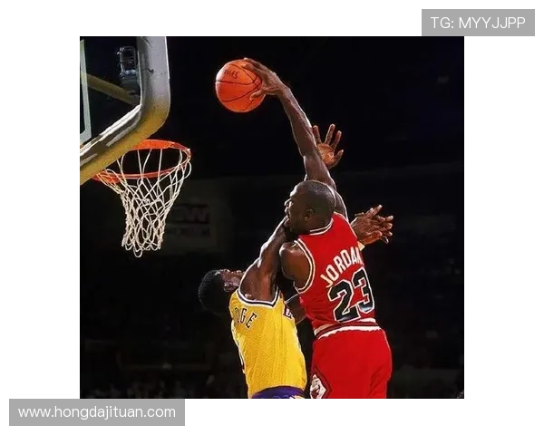 小乔丹内线强势补篮得手并成功加罚展现绝佳状态